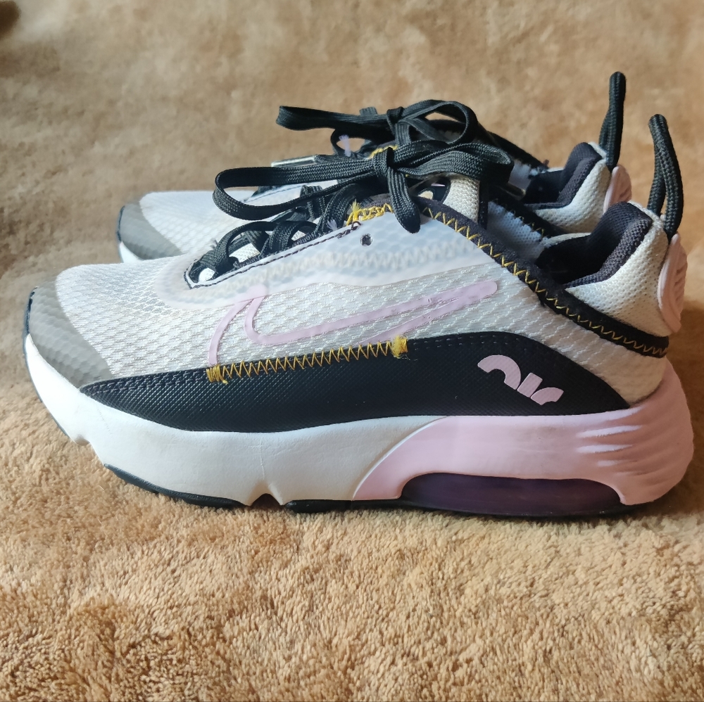 Nike Air Max 2090 Sneakers